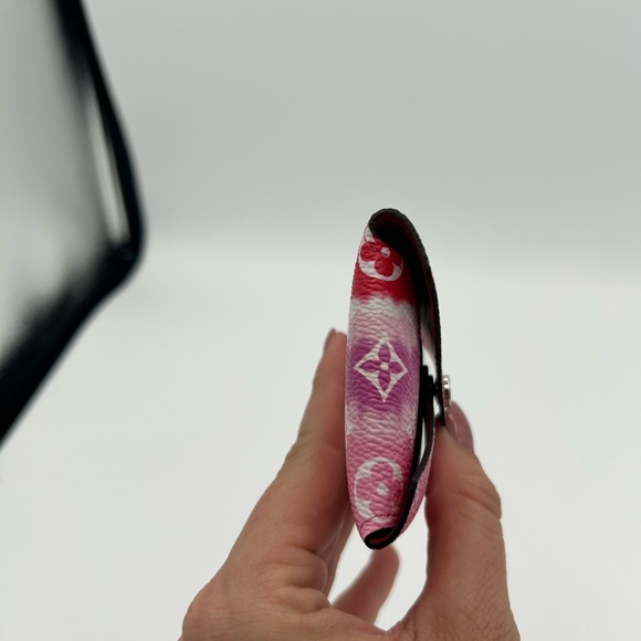 Louis Vuitton Monogram Escale Small Kirigami Pochette - Picture 4 of 9